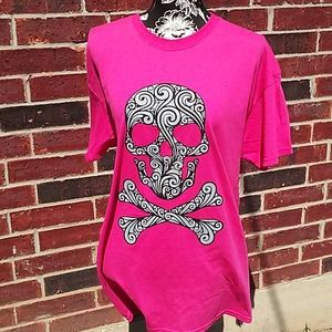NWOT Skull & cross bones pirate T-shirt.